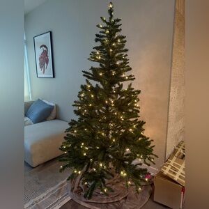 Pre-lit Green Christmas Tree